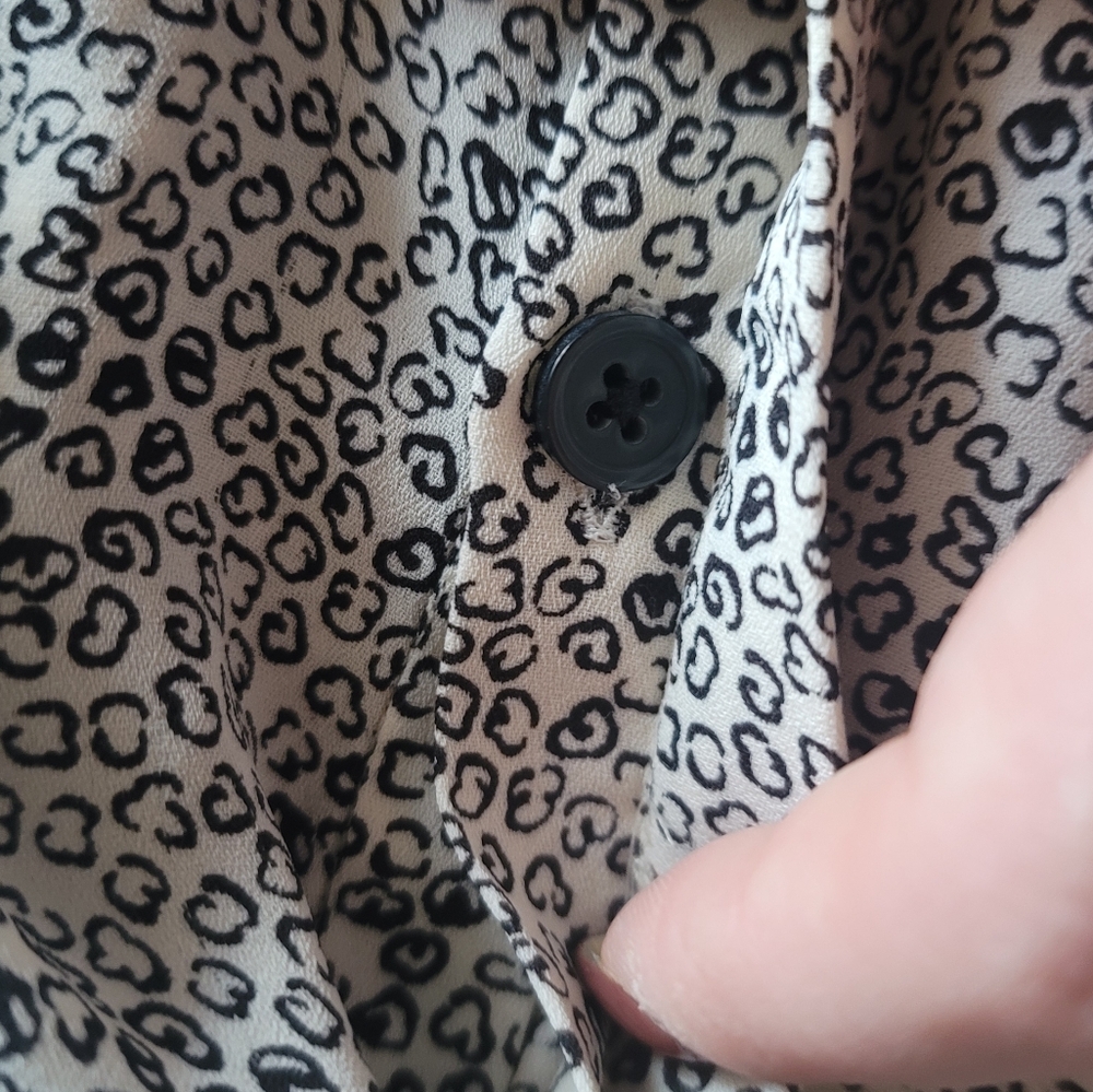 LOFT Patterned Blouse w. Ruffle Sleeves, Size M - Picture 8 of 9